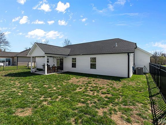 5th image of 830 Lochinvar Ln