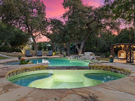 2nd image of 301 Bella Montagna Cir
