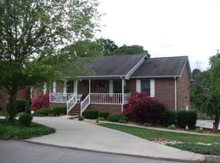 975 Woodwinds Dr, Cookeville, TN 38501