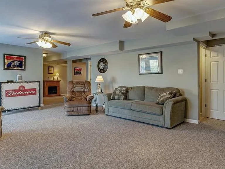 310 Royallsprings Pkwy — Photo 22