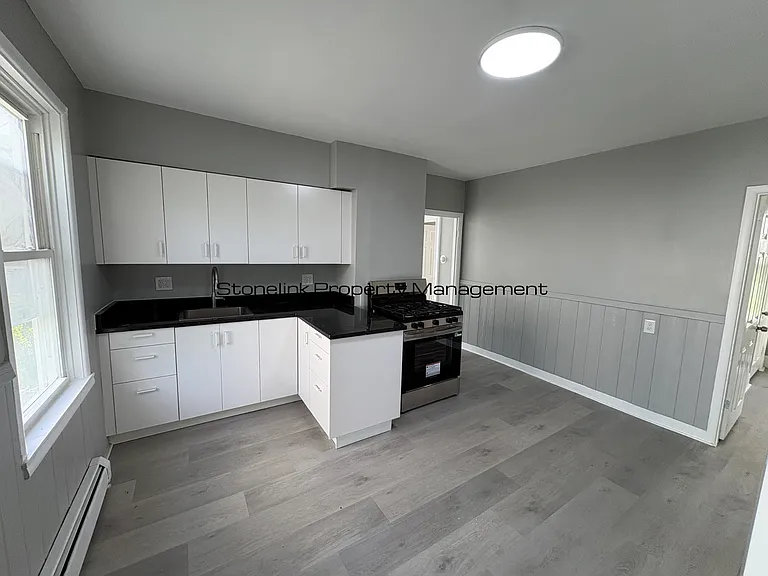 923 Branch Ave — Photo 1