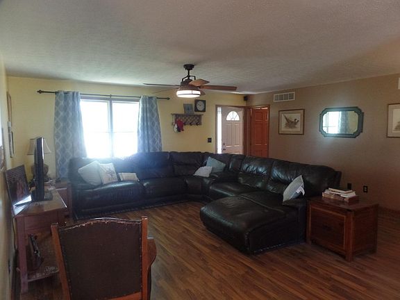 5th image of 78 Jesse Dr