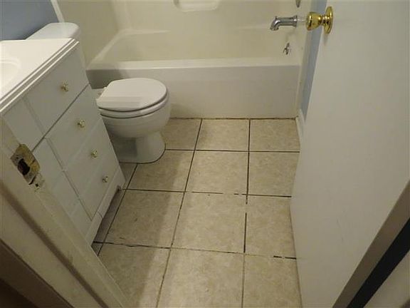 4th image of 109 Marilyn Dr