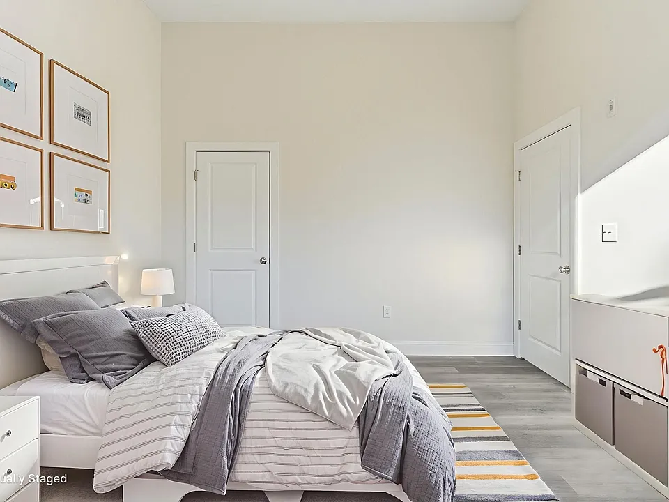 19-25 Essex St #302