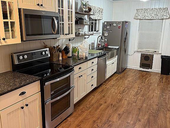 4th image of 2041 Park Ave