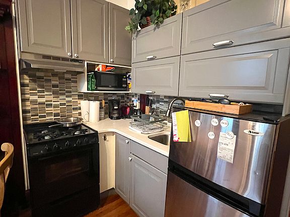3rd image of 157 W 80th St APT 1A
