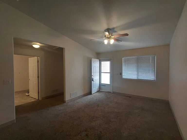 1700 N Reading Ave — Photo 2