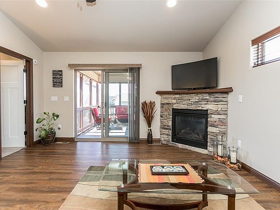 5th image of 615 Fawn Ave