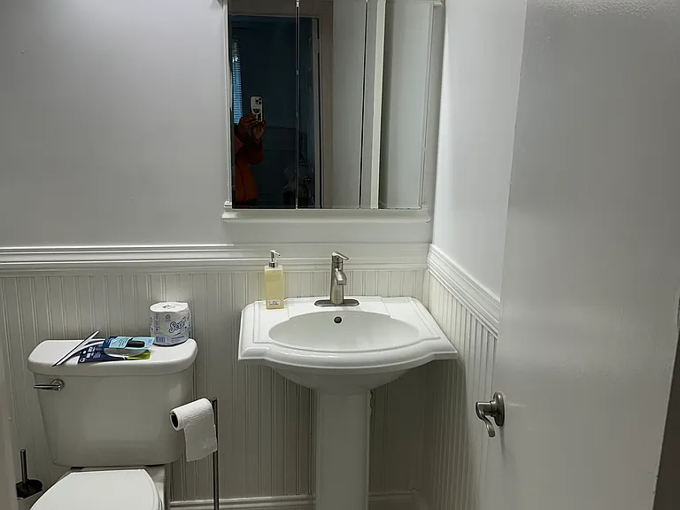 1535 E Putnam Ave — Photo 11