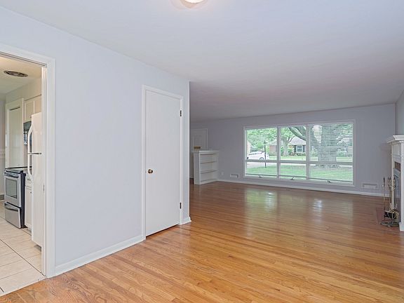 5th image of 913 Hastings Dr