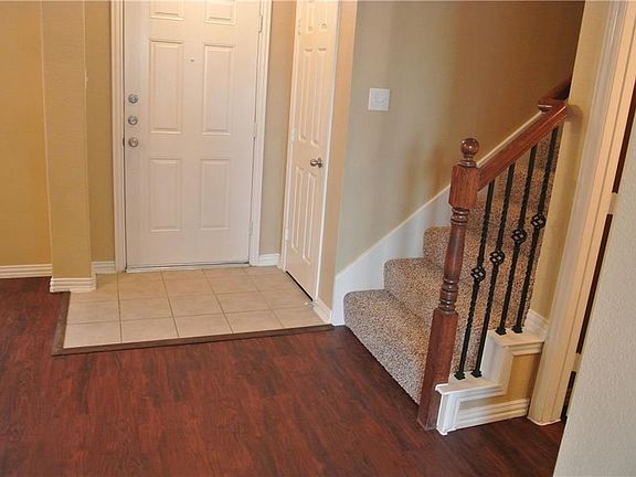 4th image of 1307 Oakridge Dr