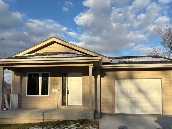2269 38th Ave, Omaha, NE 68111