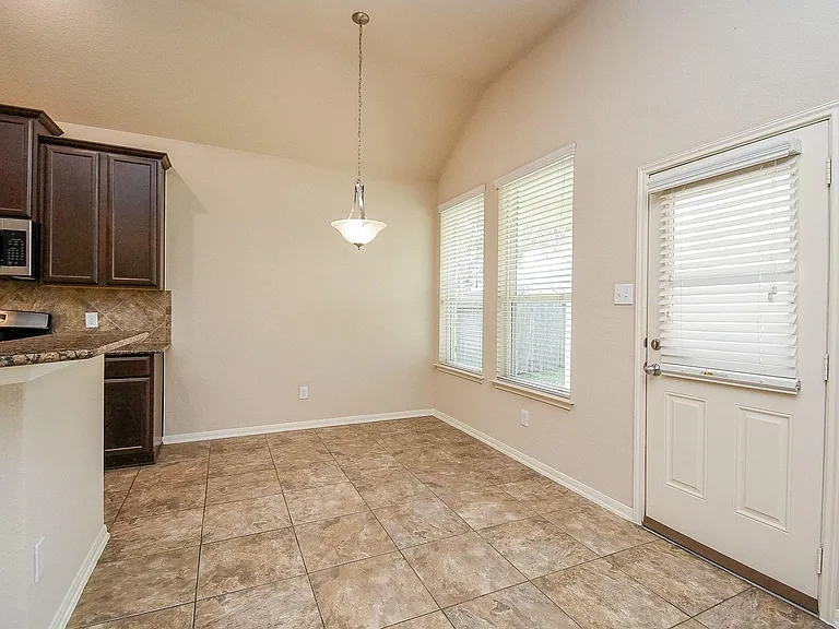 4215 Mill Oaks Dr — Photo 13