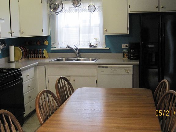 4th image of 272 Belden Ave