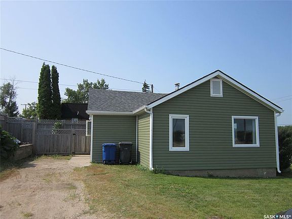3rd image of 500 Railway Ave W