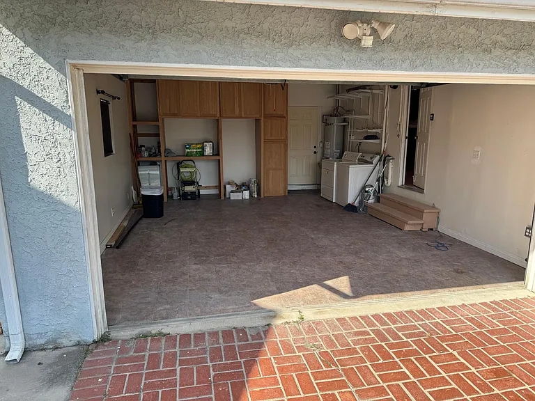 12411 Kittridge St — Photo 37