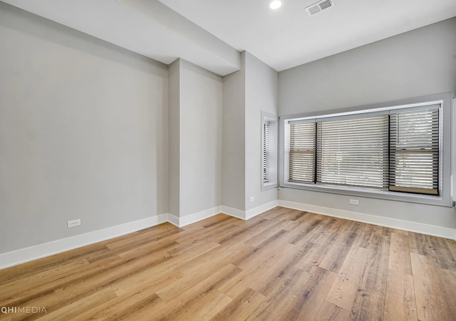 2735 W Polk St — Photo 3