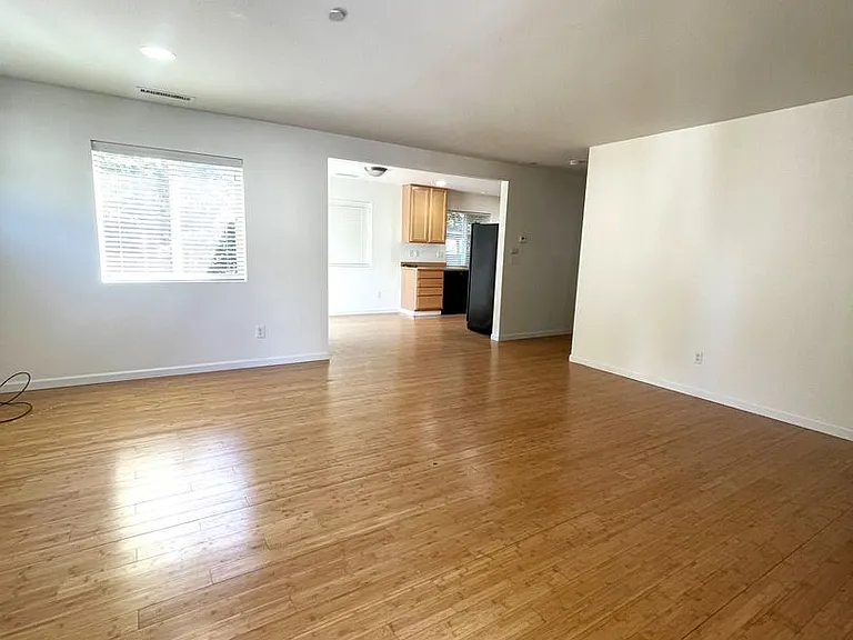 2875 Hannen St — Photo 2
