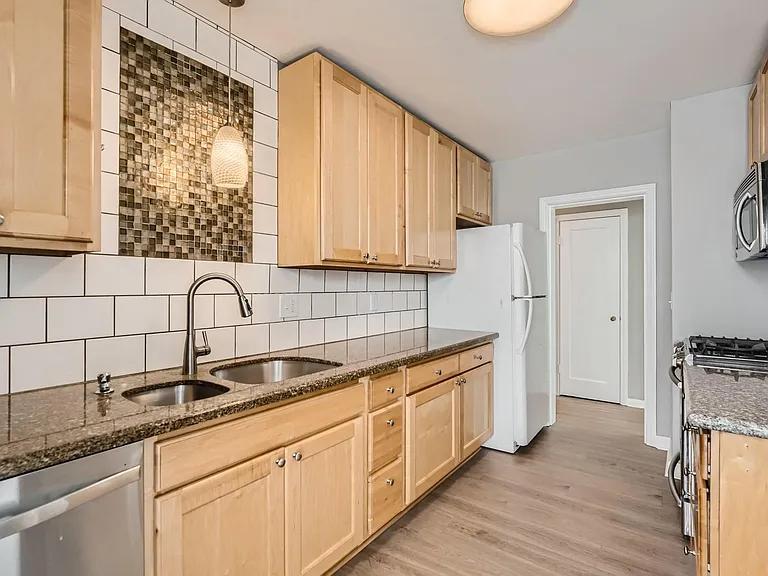 4141 California Ave SW #1/2 — Photo 5