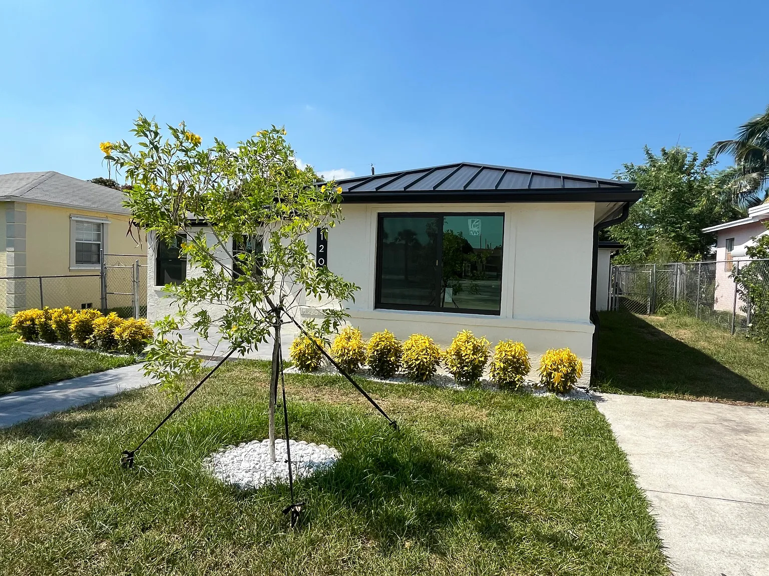 4 bed, 3.0 bath, 1857 sqft, $3,300 — Photo 2