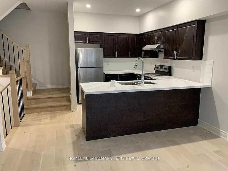 8 Eaton Park Ln #12 — Photo 4