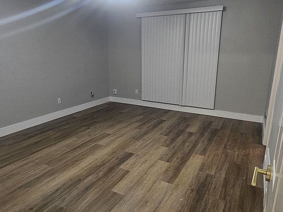 4th image of 3956 Holly Hill Dr
