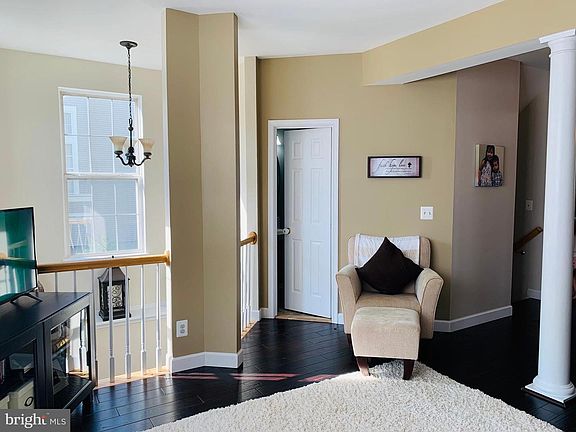 4th image of 15522 Port Washington Ct