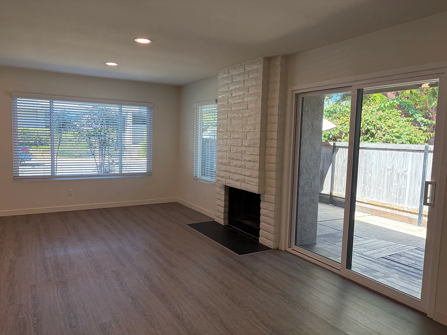 2 bed, 900 sqft, $3,450 — Photo 2