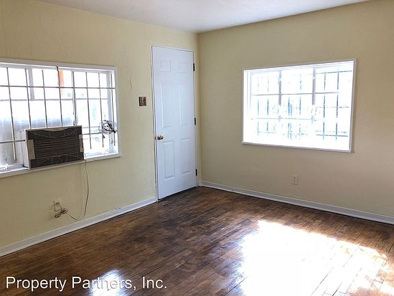 2nd image of 2110 1/2 Coal Pl SE