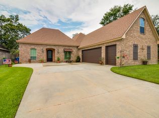 802 S Beau Pre Rd, Lafayette, LA 70508