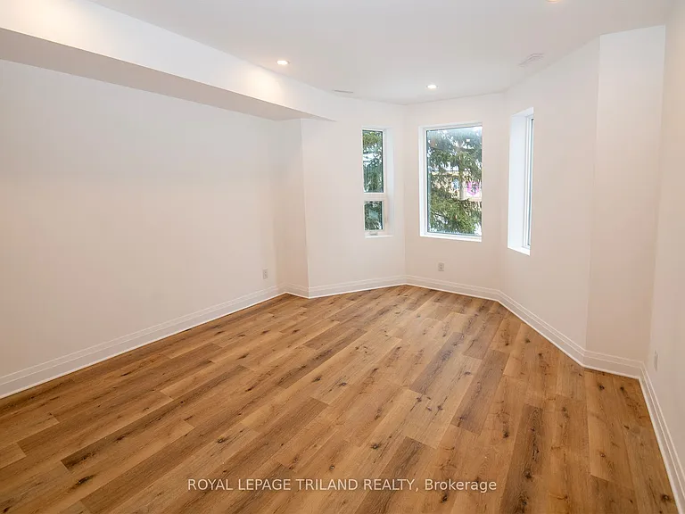 425 Dundas St #201 — Photo 8