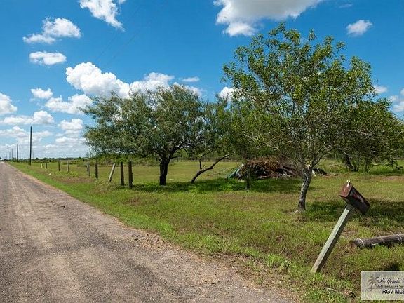 3rd image of 33442 Landrum Rd