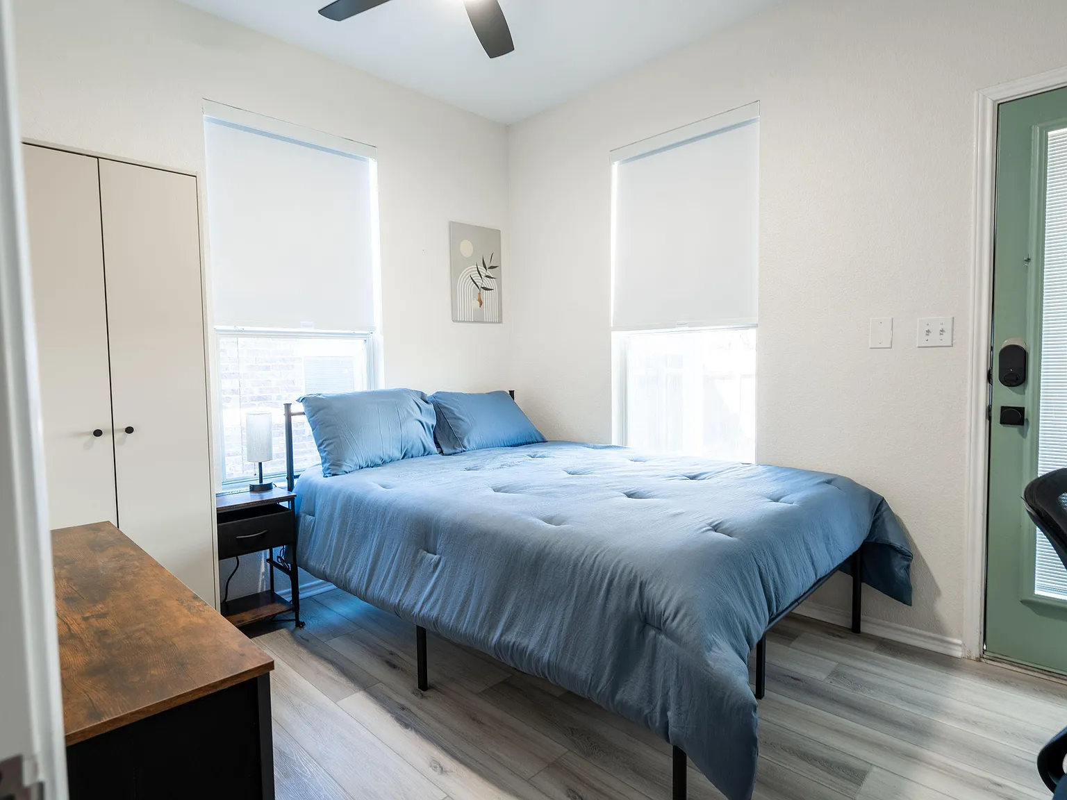 4 bed, 3.0 bath, 2026 sqft, $949 — Photo 2