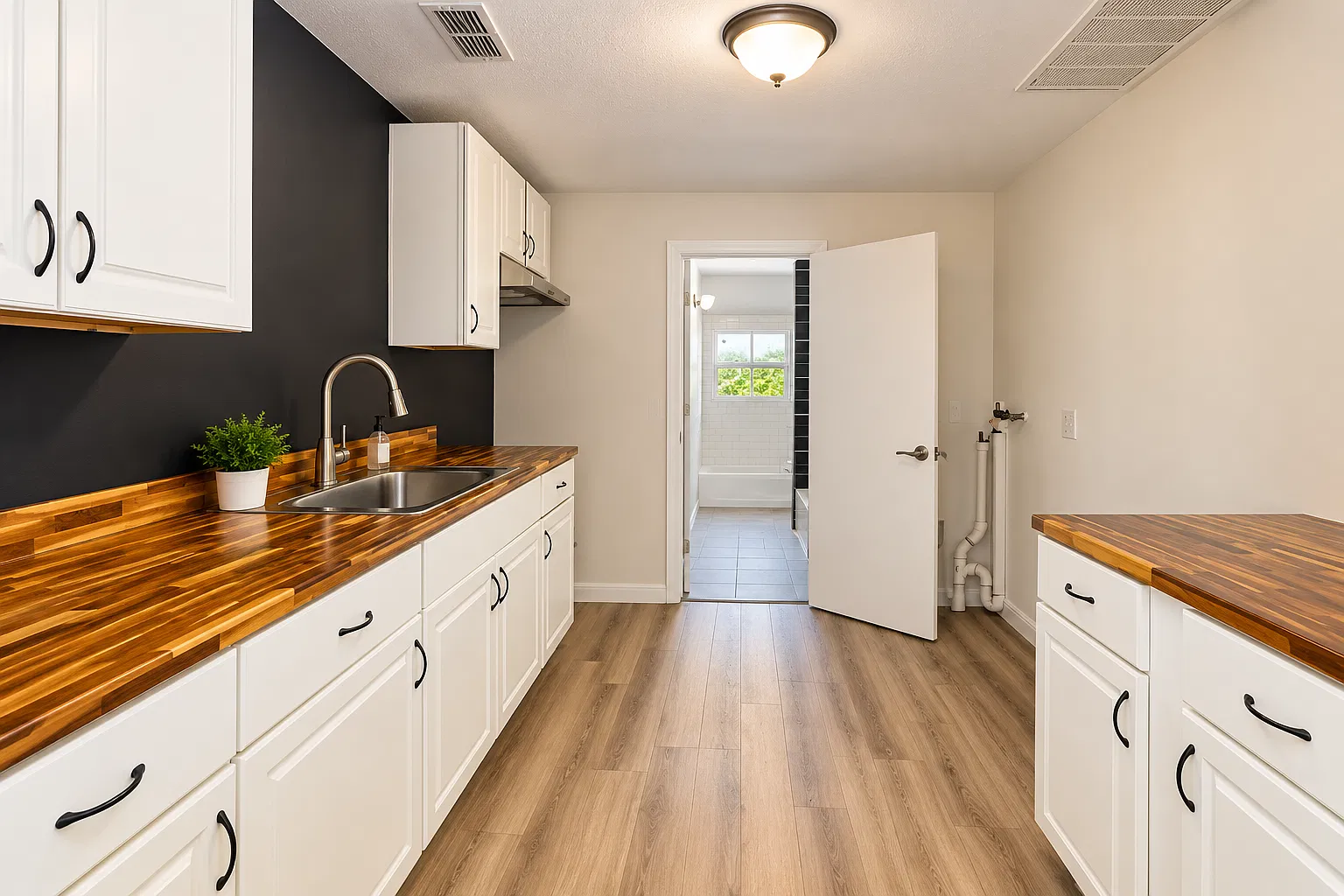A simple, clean one-bedroom, one-bath unit Only $1,175 Move-In Special! — Photo 1