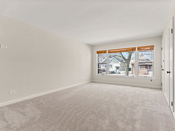 3rd image of 918 Thomas Ave APT 1