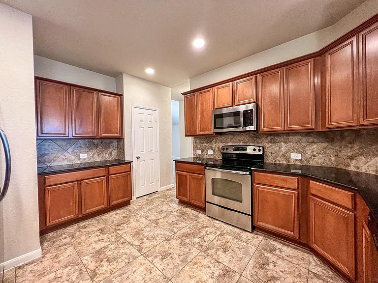 923 Avery Pkwy #2 — Photo 17