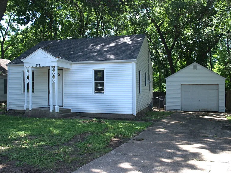 308 Benton St — Photo 2