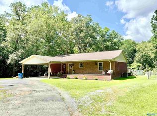 5261 Gilmer Ln, Rainbow City, AL 35906