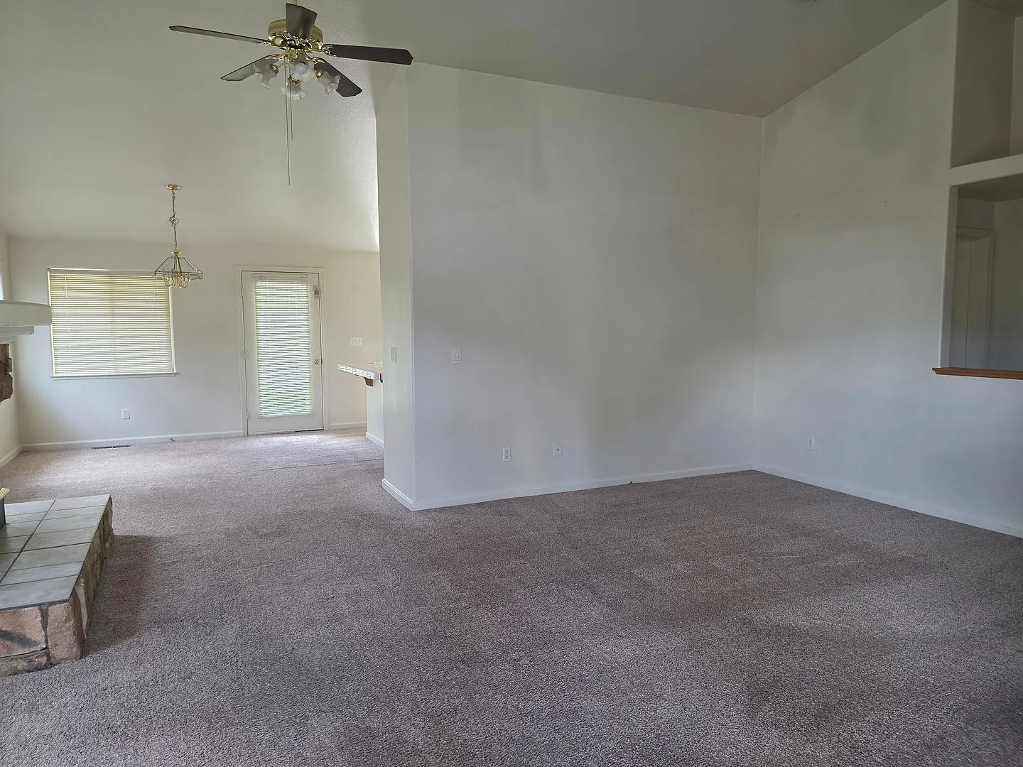 Great location for a 4 bedroom 3 car garage home — Photo 3