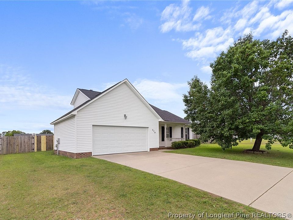 1st image of 304 Hawthorn Dr