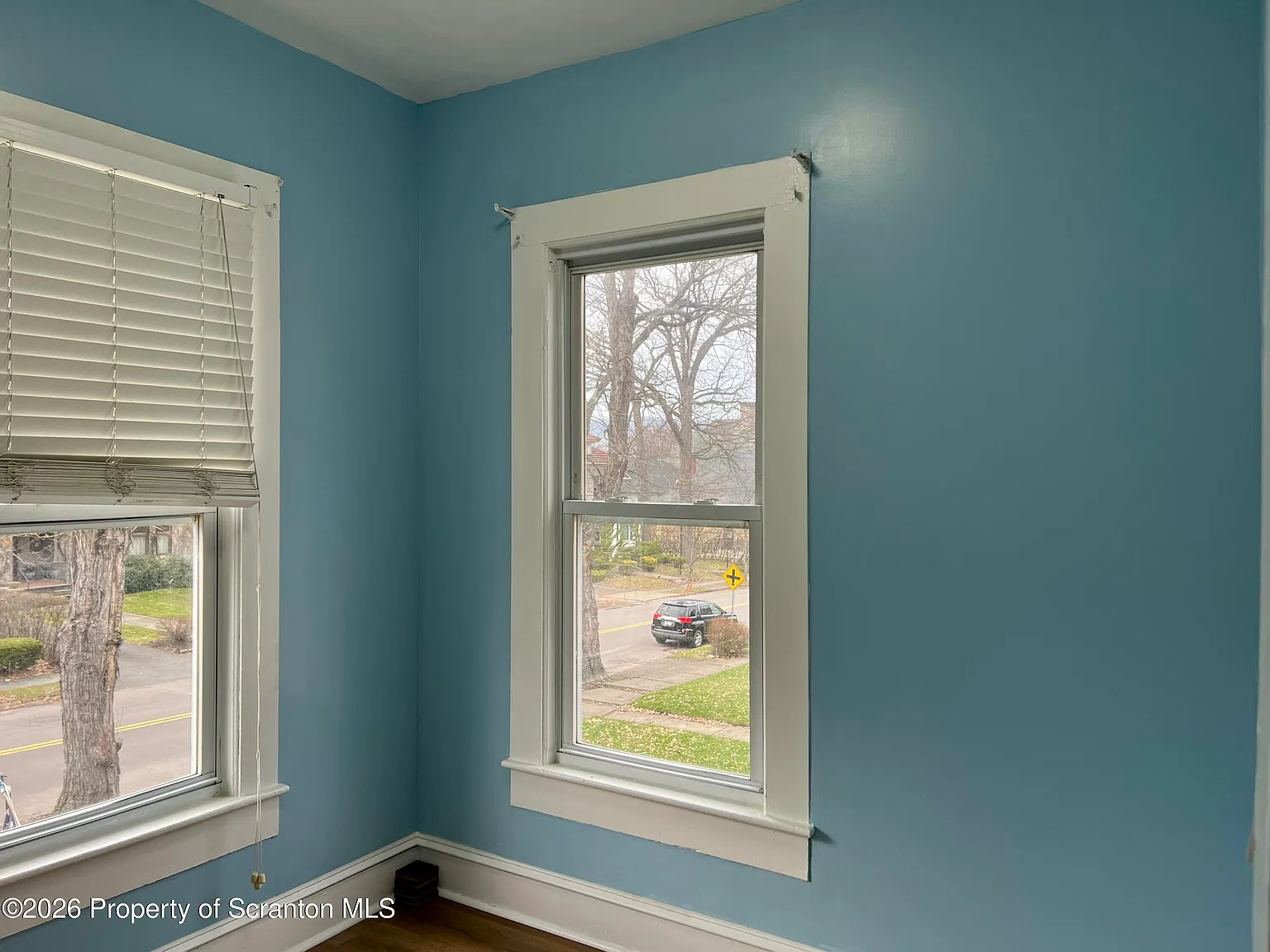 5 bed, 1.5 bath, 2500 sqft, $2,200 — Photo 3