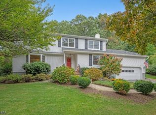 37 Puddingstone Dr, Boonton, NJ 07005