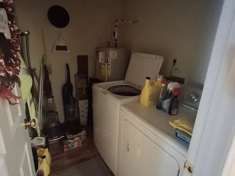 112 Center St #B — Photo 12
