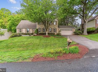 10 Snug Hill Ct, Potomac, MD 20854