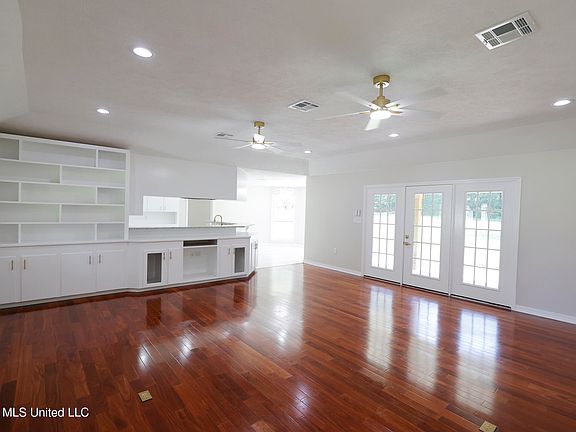 2nd image of 1138 Weaver Rd