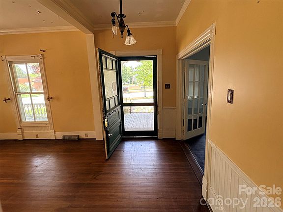 4th image of 123 York St