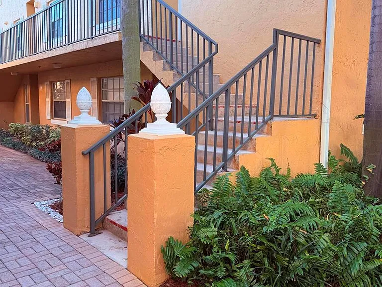 1040 Lake Shore Dr #204 — Photo 1