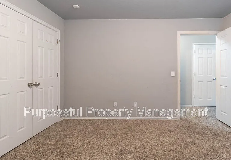 617 SW 36th St — Photo 14