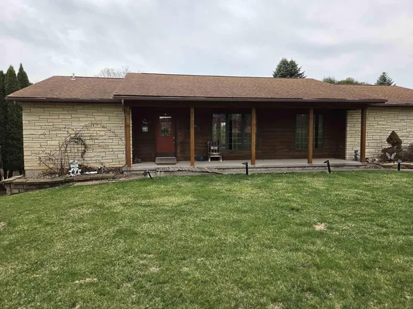 607 W View Dr, Guttenberg, IA 52052