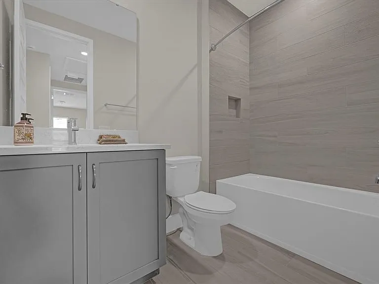 7838 Spectrum Dr — Photo 15
